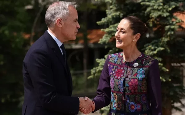Claudia Sheinbaum habla con  el primer ministro Mark Carney