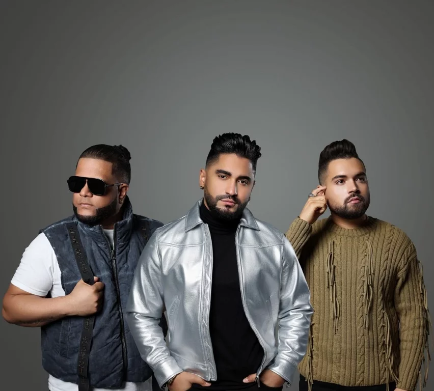 Randy Collado en el acordeón, Bralen Robles (Baby Drums o Bebé Tambora), Joe Jr.  Peña (Junior Guiruu).