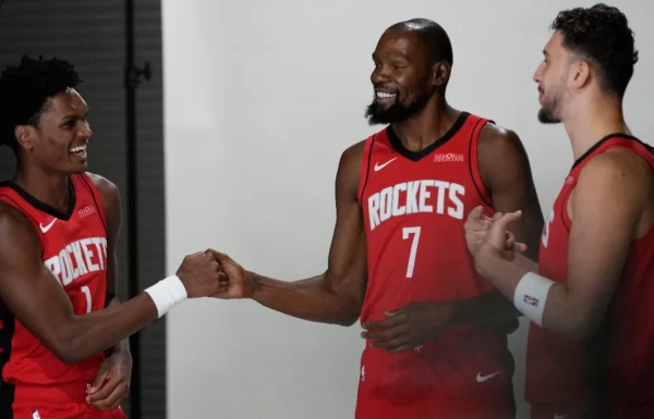 Kevin Durant asegura sentirse bien con la organización de Houston. AP