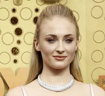 Sophie Turner fue confirmada para Lara Croft. Sophie Turner fue confirmada para Lara Croft.