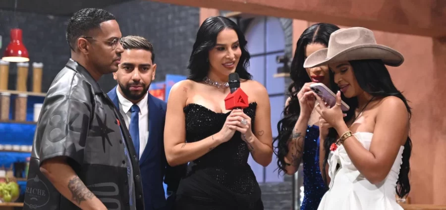 Varias figuras entraron cada noche a sorprender a los participantes .