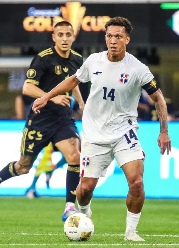 Jean Carlos López en acción contra México en la pasada versión de la Copa de Oro .  Archivo