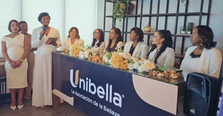 Andry Quezada, miembro fundadora Unibella se dirige a los presentes. Andry Quezada, miembro fundadora Unibella se dirige a los presentes.