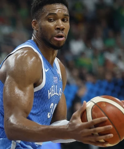 Giannis Antetokoumpo, lidera el quinteto de Grecia. Giannis Antetokoumpo, lidera el quinteto de Grecia.