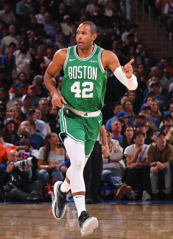 El dominicano Al Horford pasóayer  a las filas de los Warriors.