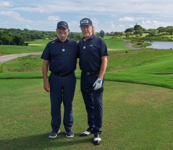 El campeón PGA Senior, Miguel Ángel Jiménez,  junto a  Marcos  Malespín, presidente de VISTAS Golf y Country Club.