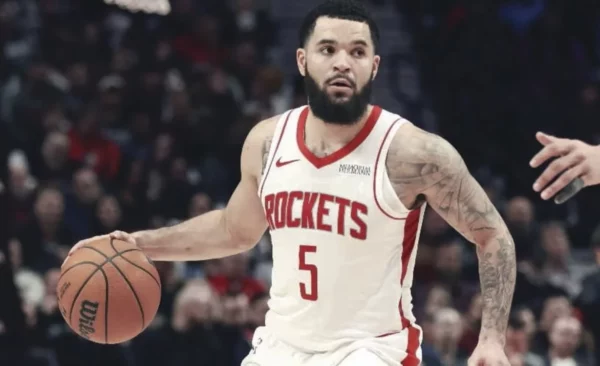 El base estrella de los Houston Rockets, Fred VanVleet sufrió rotura del ligamento cruzado.