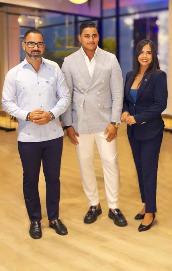 Juan Carlos Mora, Robert de la Cruz y Laura Castillo.