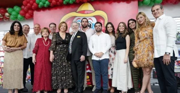 La familia Sebelén, encabezada por el  empresario Rolando Sebelén, donde comparten tres generaciones.