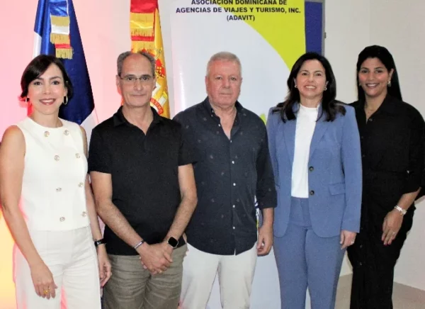 Alicia Abreu, Karla Alonso, Carlos Rey, Pedro Gutiérrez, Ana Santelises y Michelle Rojas.