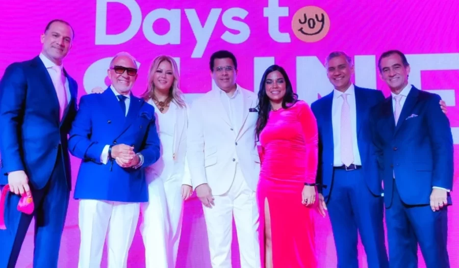 Carlos Rodríguez, Emilio Estefan, Evelyn Betancourt, David Collado, Victoria Naut, Juan Vicens y Jorge Urgal. Carlos Rodríguez, Emilio Estefan, Evelyn Betancourt, David Collado, Victoria Naut, Juan Vicens y Jorge Urgal.