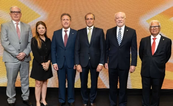 David Fernández, Mónica Armenteros, Gustavo Ariza, Lawrence Hazoury, Pedro Esteva y Luis López.