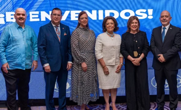 Juan Periche,  Gerardo Mesa, Mónica Thormann, Emma Guzmán,  Alba María Ropero Álvarez y  Víctor Pou Soares.