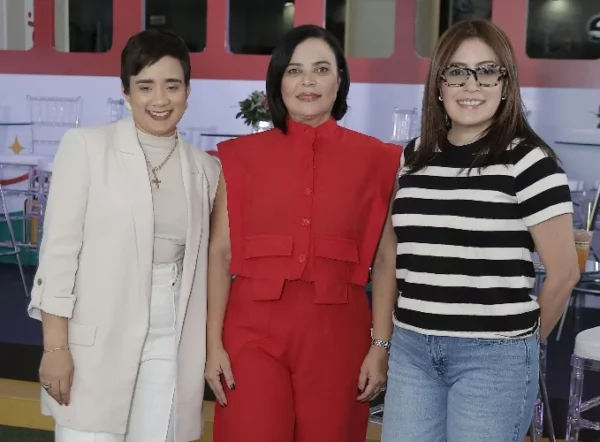 Ejecutivas de la empresa, durante el lanzamiento.