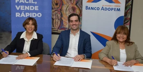 Mercedes Canalda de Beras-Goico, Javier Piña Cañas y Eva Carvajal de Toribio.