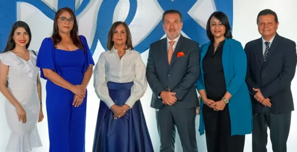 Ninibeth Marín, Eduviges Cruz, Leyda Rivera, Francesco Fino, Mayerlin Núñez y Luis Giacometti.