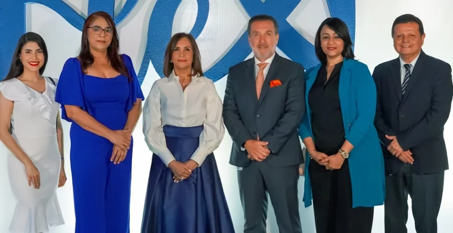 Ninibeth Marín, Eduviges Cruz, Leyda Rivera, Francesco Fino, Mayerlin Núñez y Luis Giacometti. Ninibeth Marín, Eduviges Cruz, Leyda Rivera, Francesco Fino, Mayerlin Núñez y Luis Giacometti.