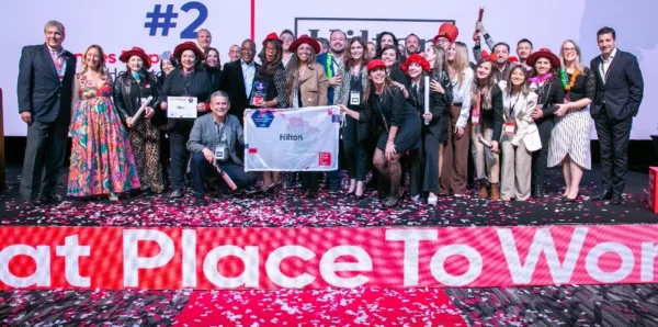 Ejecutivos de la empresa durante la celebración y entrega del reconocimiento.