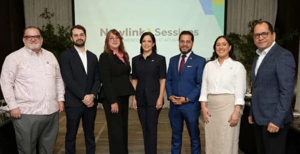 Eduardo Valcárcel, Luis Roberto Despradel, Ellen Pérez Ducy, María Eugenia del Castillo, Raúl Ovalle, Paula Martínez y Fernando Martínez.