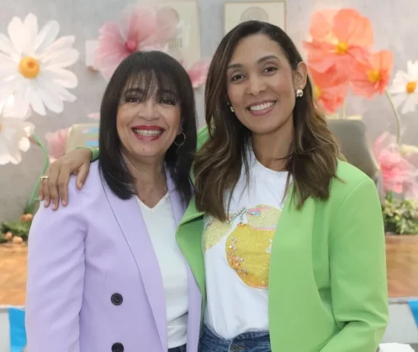 Teresa Sánchez, coach de finanzas, y Yadhira Pimentel, coach familiar.