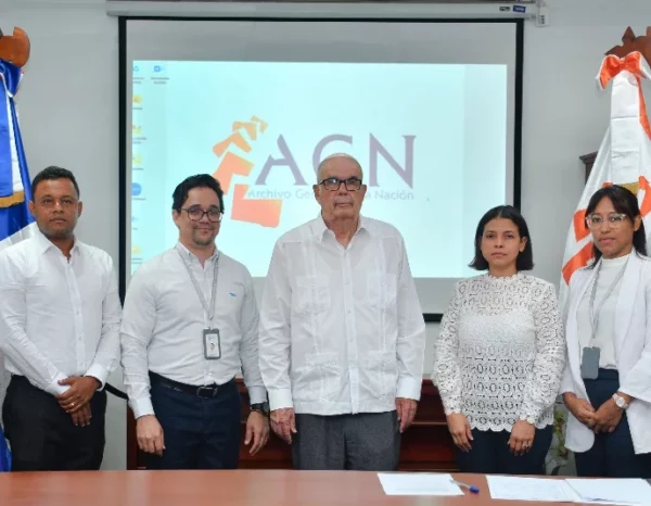 Directivos de ambas entidades en la juramentación.