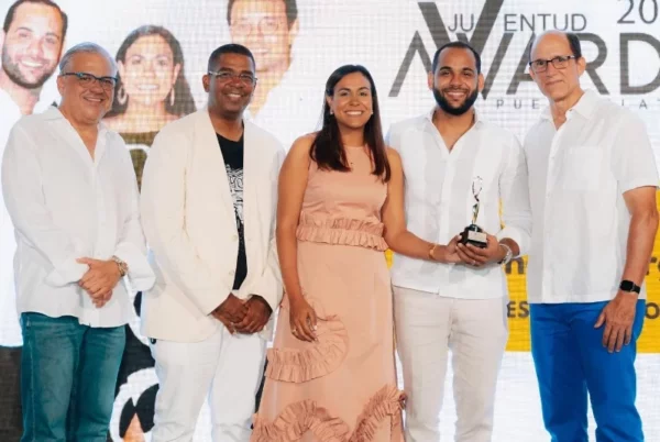 César José de los Santos, Leonardo Medrano, Noel y Evania Hernández Bergés, Manuel Finke y Aneury Pilar.