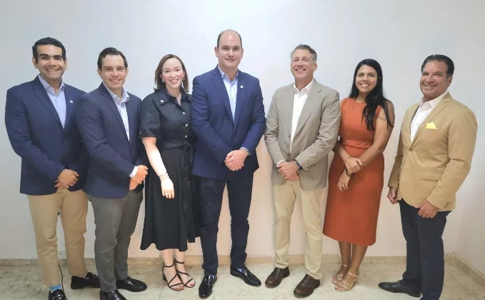Los miembros de la nueva directiva de la Sociedad de Ortodoncia. Los miembros de la nueva directiva de la Sociedad de Ortodoncia.