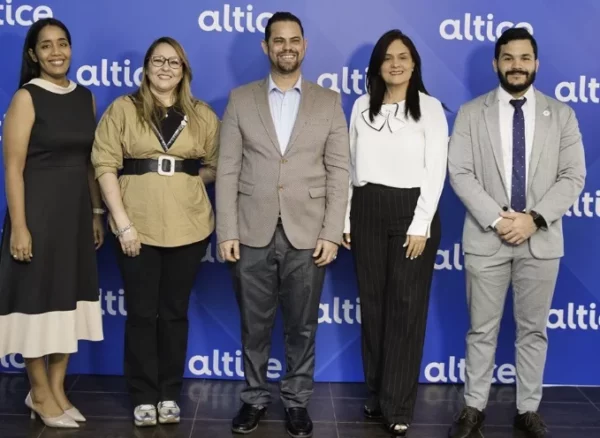 Ejecutivos de ambas empresas durante la jornada formativa.