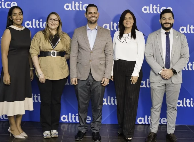 Ejecutivos de ambas empresas durante la jornada formativa. Ejecutivos de ambas empresas durante la jornada formativa.