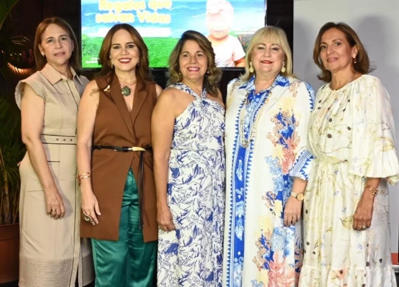 Vilena de Stern, Brenda Sánchez, Cecilia de Estrella, Julia de Herrera y Xenia de Álvarez.