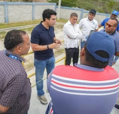 Arnaud y los comunitarios. Arnaud y los comunitarios.
