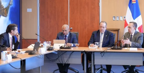 El organismo internacional insta a las autoridades dominicanas a tomar medidas de cara al futuro  en política cambiaria.