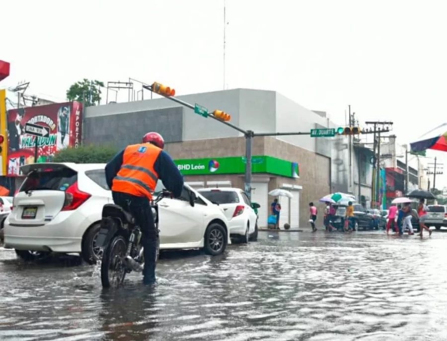 En algunas provincias se registraron fuertes aguaceros desde la mañana del jueves. En algunas provincias se registraron fuertes aguaceros desde la mañana del jueves.