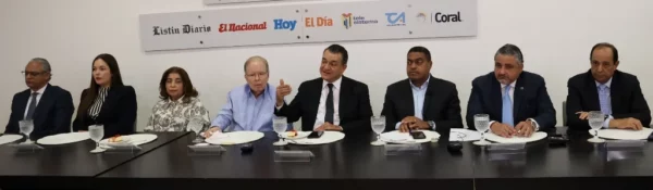 El Pleno de la JCE se ha integrado a los trabajos de renovación de la cédula de identidad. Participaron en el Almuerzo Semanal del Grupo de Comunicaciones Corripio.  JOSÈ DE LEÓN.