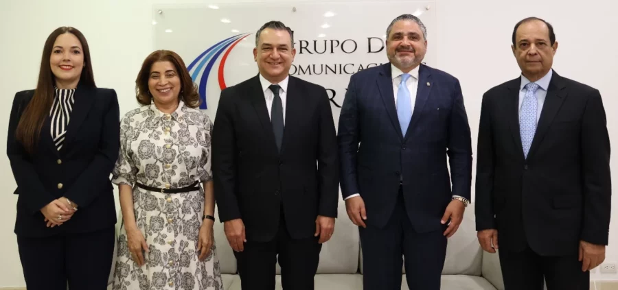 Hirayda Fernández, Dolores Fernández, Román Jáquez, Samir Chami Isa y Rafael Vallejo. Hirayda Fernández, Dolores Fernández, Román Jáquez, Samir Chami Isa y Rafael Vallejo.