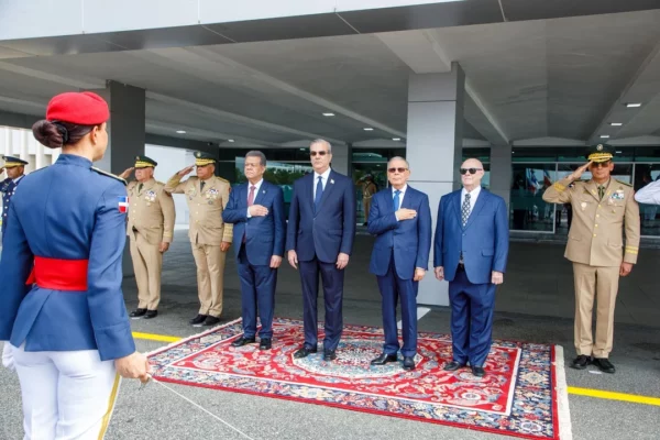 Abinader junto a los expresidentes