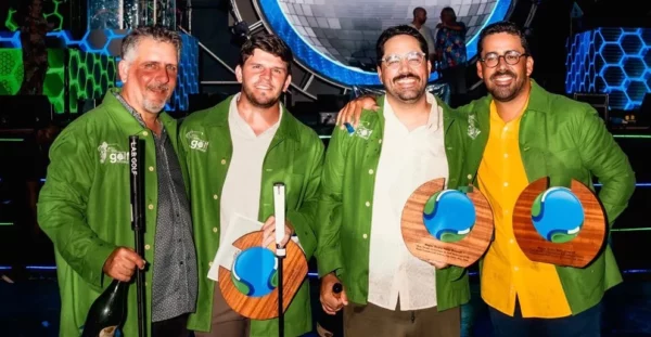 Fermín Moore, Juan Cayro Delgado, Olived González, y Jay González