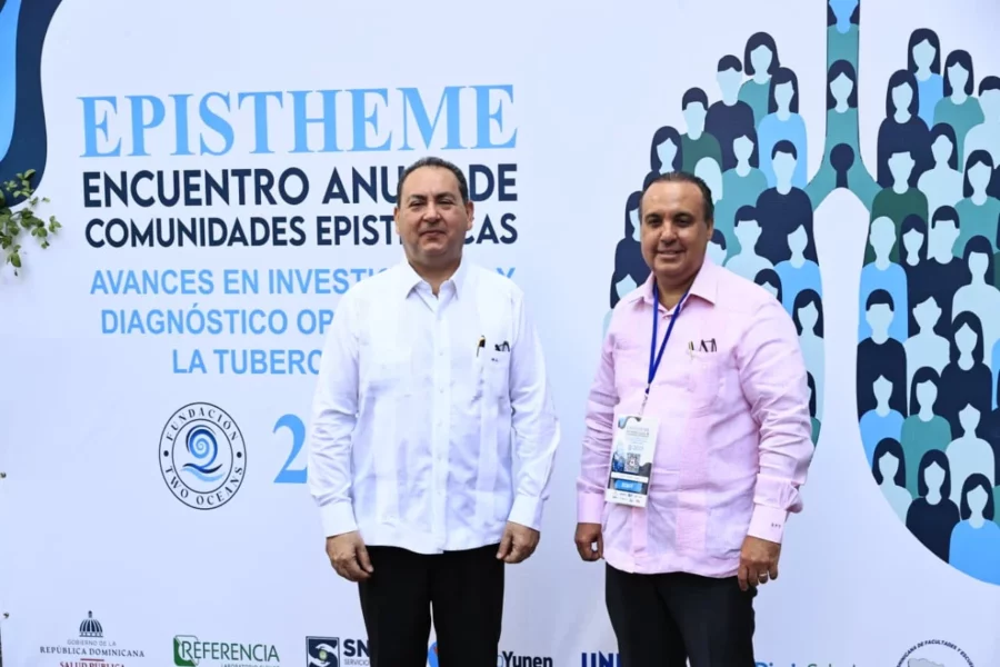 Director del SNS, Mario Lama y Eddy Pérez-Then, presidente de Two Oceans In Health. Director del SNS, Mario Lama y Eddy Pérez-Then, presidente de Two Oceans In Health.