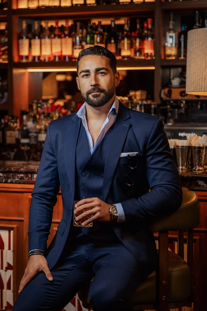 Es elegante, pero informal. Es elegante, pero informal.