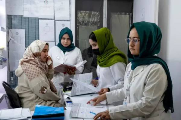 El taliban prohibe los libros por mujeres