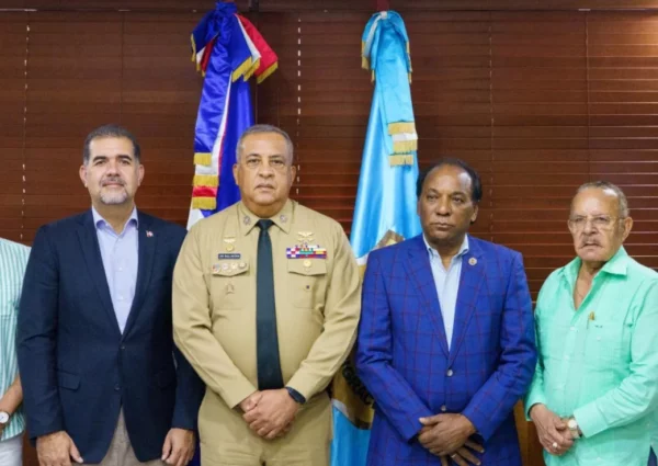 Representantes de Migración, Desarrollo Fronterizo y Armada