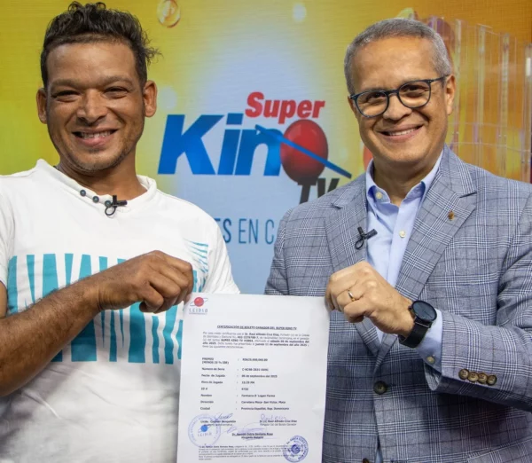 LEIDSA entrega certificado a ganador de 25 millones.