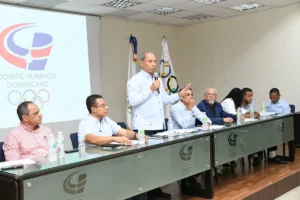 Garibaldy Bautista preside asamblea