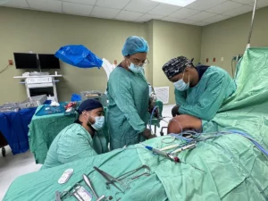 Hospital Ney Arias Lora realiza más de 14 cirugías diarias de artroscopía y medicina deportiva de alta complejidad.