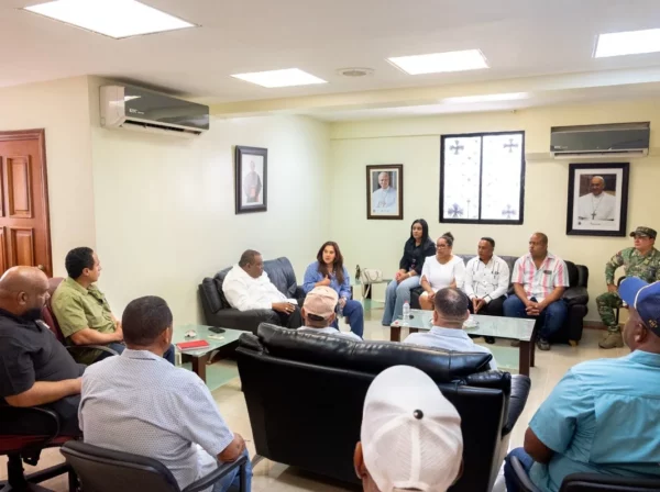 Reunión de Karina Aristy, alcaldesa de Higüey