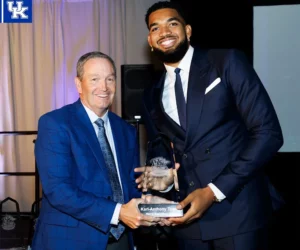 Karl-Anthony Towns ingresó al Salón de la Fama del Baloncesto de Kentucky