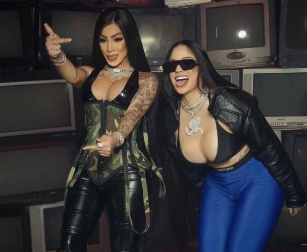 La Insuperable y Yailin-pelea