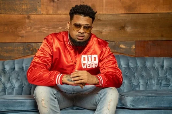 Lápiz Conciente incluye 21 colaboraciones en su disco Calle