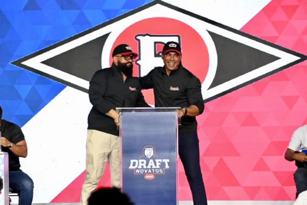 Leones-Carlos Peña y Angel Santana