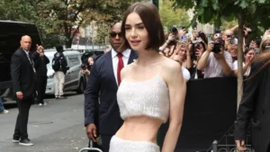 Lily Colins de Emely in París